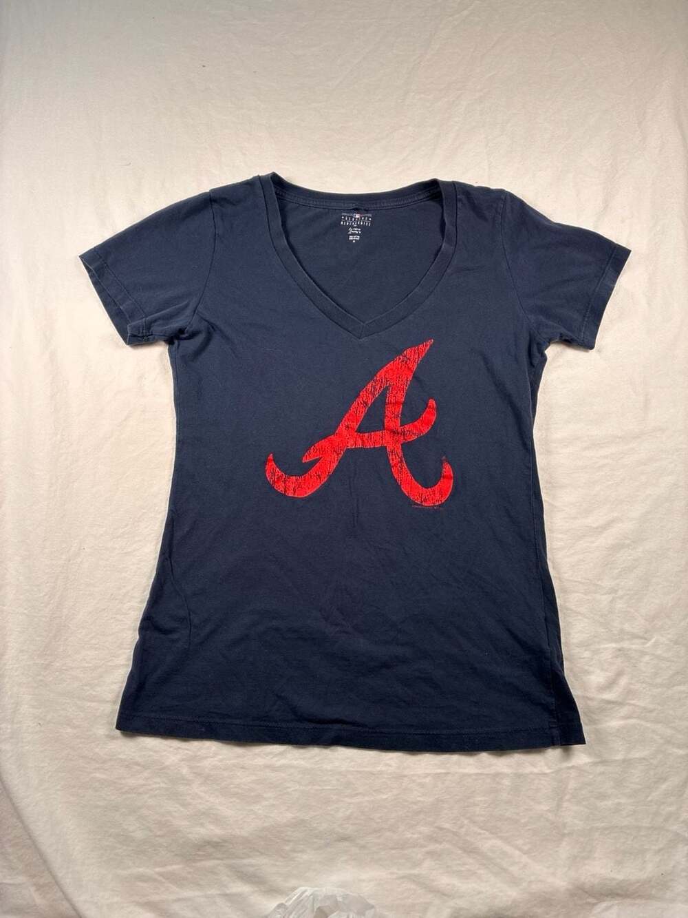 Genuine Merchandise Atlanta Braves V-Neck T-Shirt Size M